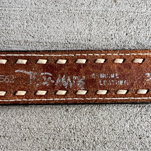 Vintage Tooled Leather Belt with Large Skull & Daggers Buckle – Size 36 - Picture 3 of 6